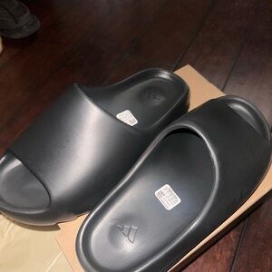 yeezy slides